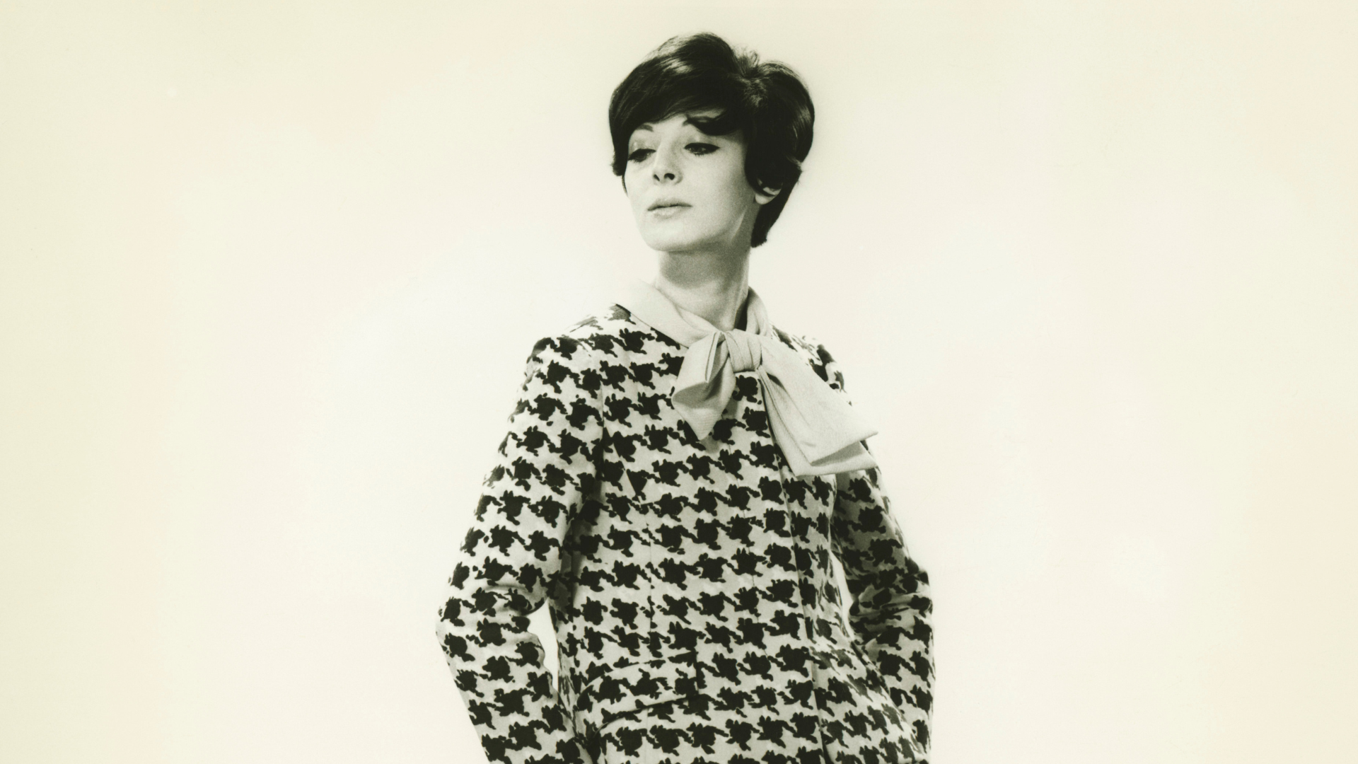 A Fashion Guide to Pied-de-Poule: History, Iconic Eras, and Design Inspiration
