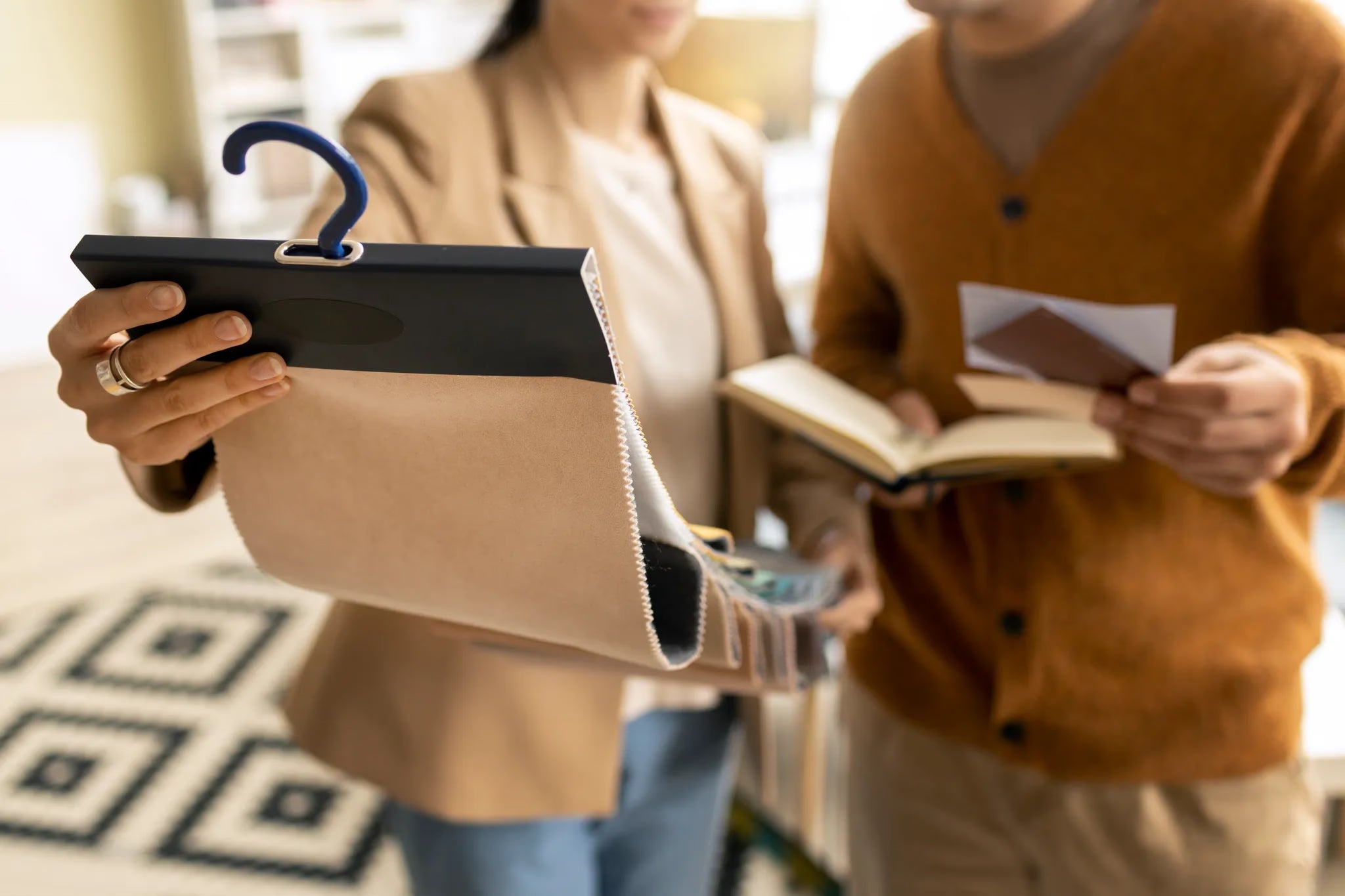 Fashion Brand Guide to International Fabric Sourcing: Costs, MOQs, Compliance & Lead Times