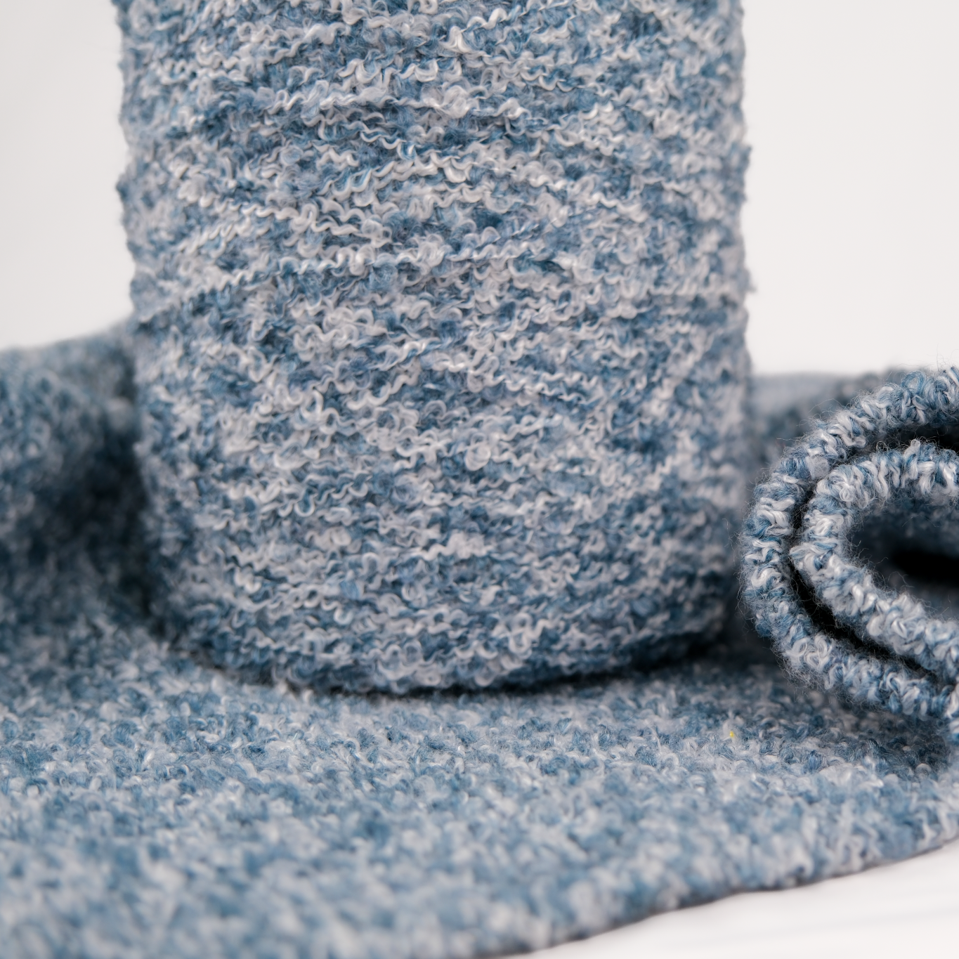 M208/1 – PES/Acrylic Bouclé Yarn (3600 D)