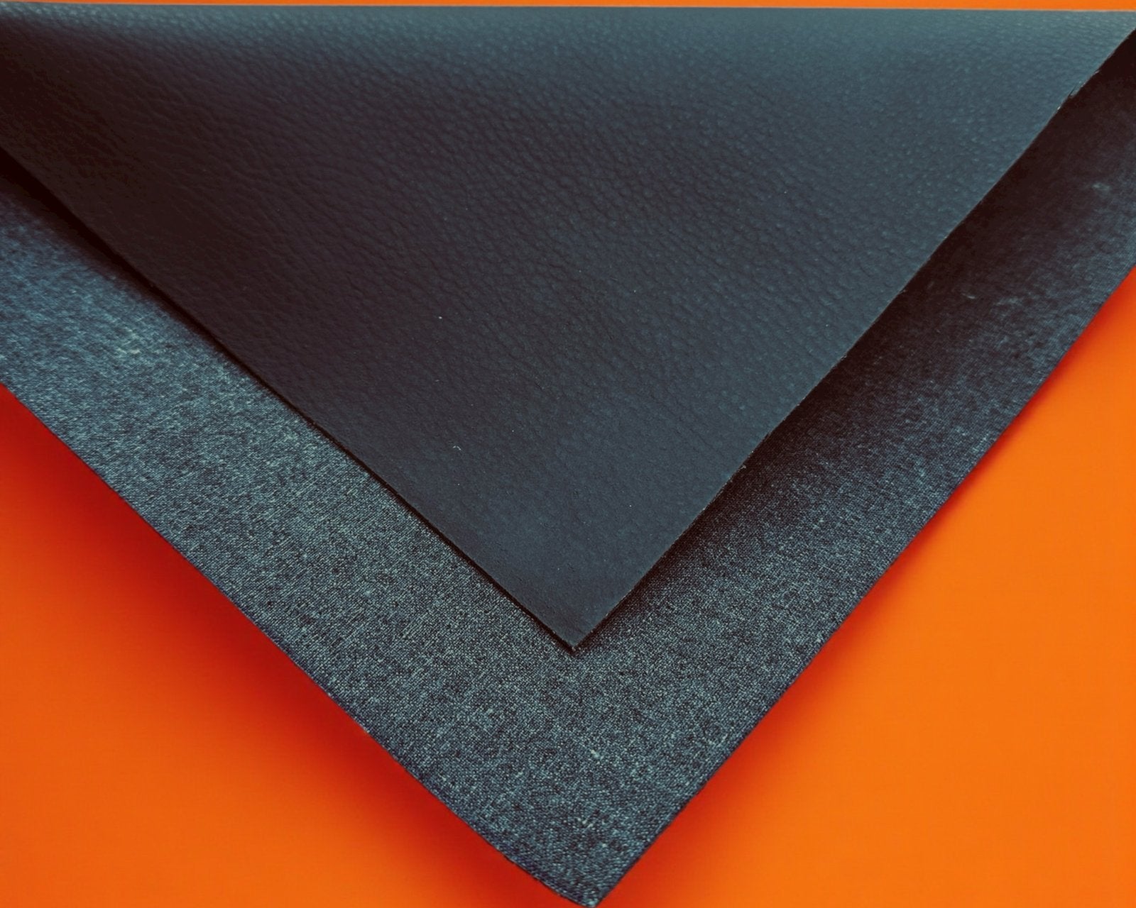 Leafy Firm Pebbled - Black